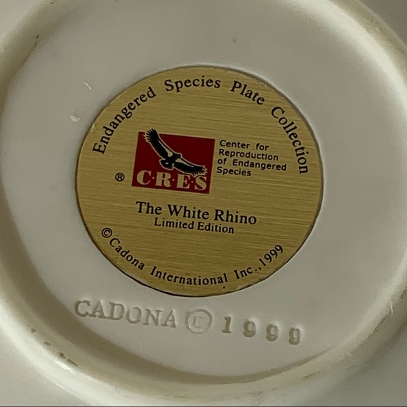 White Rhino Cadona Int. Endangered Species Statue - Picture 8 of 11